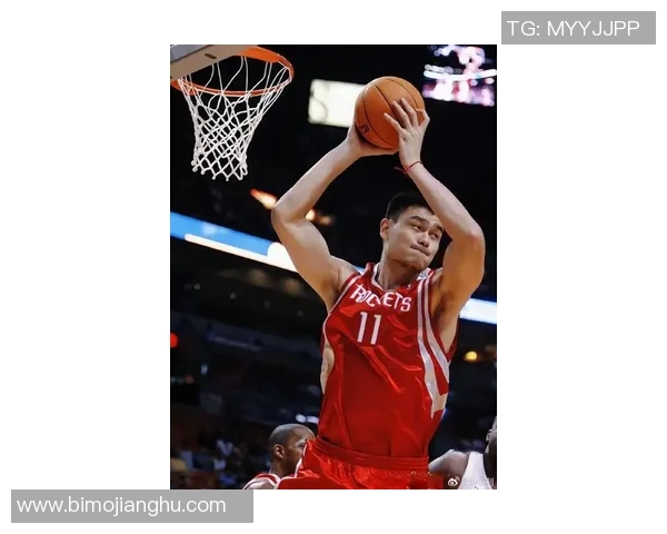 姚明篮球生涯中的健康挑战与坚持不懈的奋斗精神